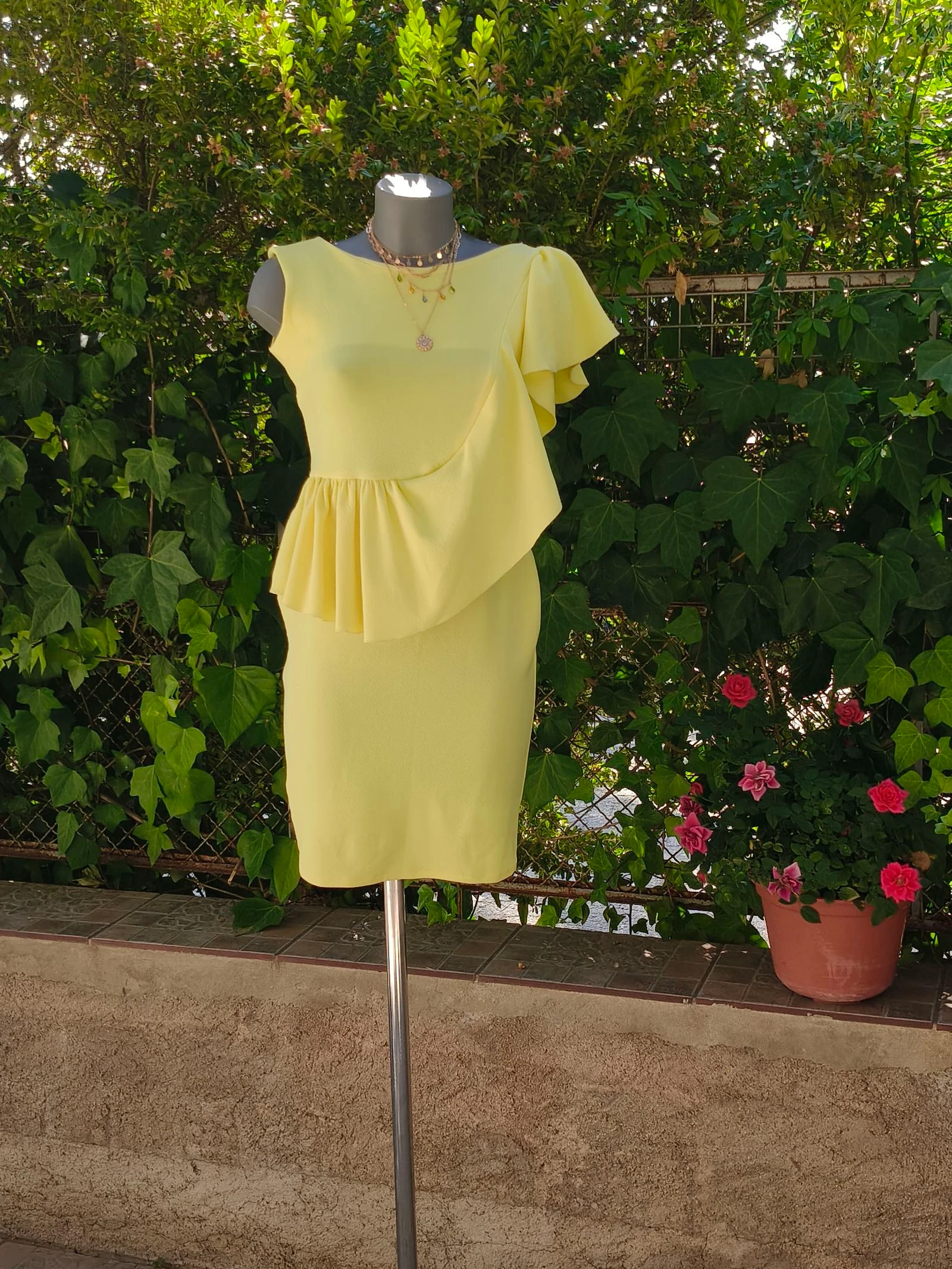 Robe élégante de fête avec volant /Vestido elegante de fiesta con volante – photo 2